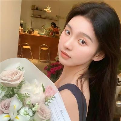 坐推土机的少女